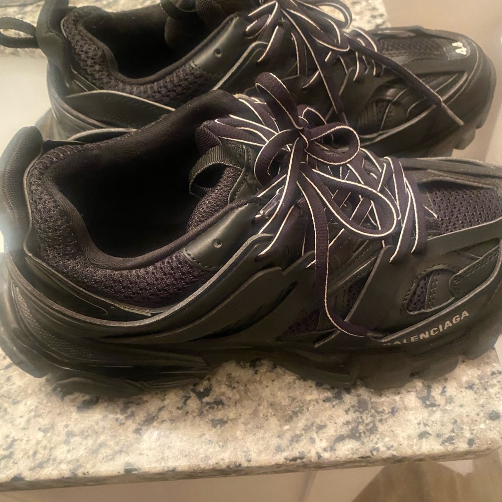 Balenciagas Tracks - Picture 4 of 4